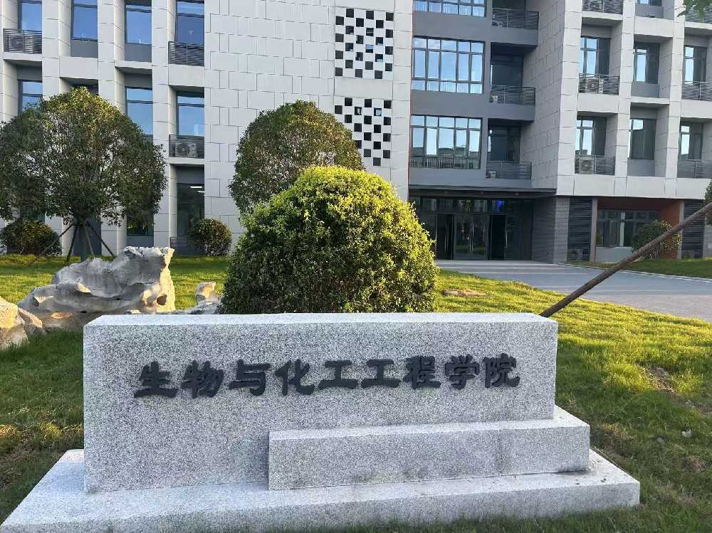 安仁县扬州职业大学体育场高杆灯项目